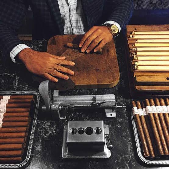 Exploring the Craft of Cigar Rolling: The Torcedor